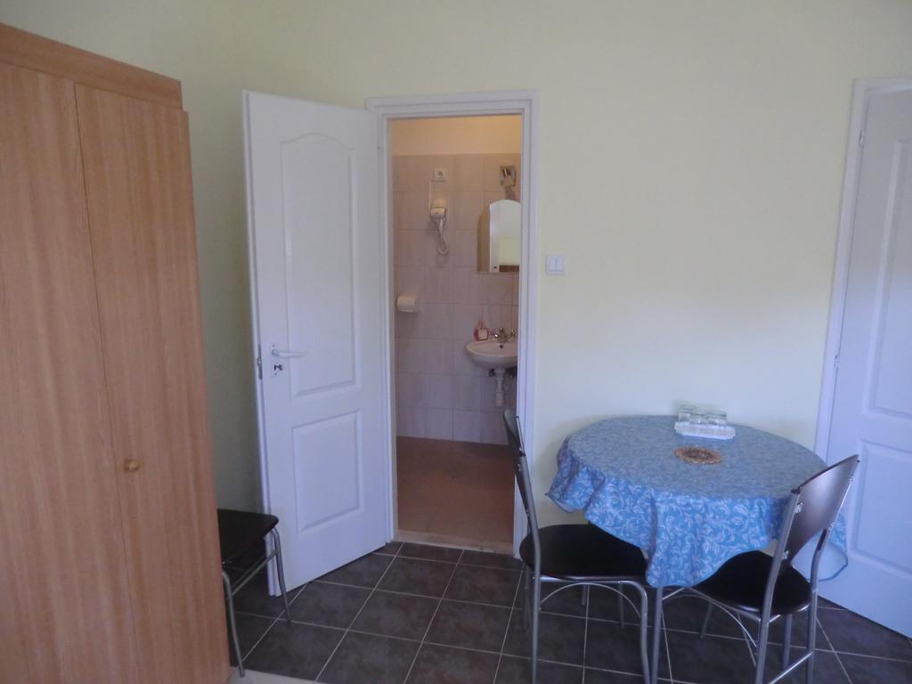 Hotel Gyorgy Vendeghaz Hegyeshalom Zimmer foto